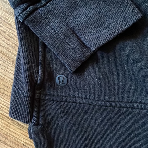 Lululemon Press Pause Pullover, size 6 - Picture 8 of 9